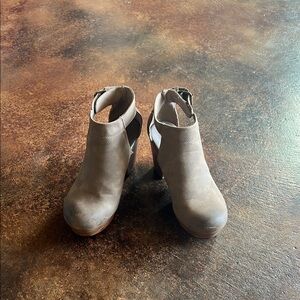 Women's Tan Ankle Boots